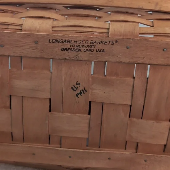 RARE VINTAGE 1991 Longaberger large picnic basket with hand painted lid. - Picture 3 of 7